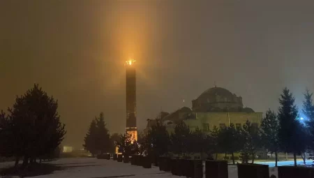 Kars’ta Yoğun Sis Trafiği Olumsuz Etkiledi